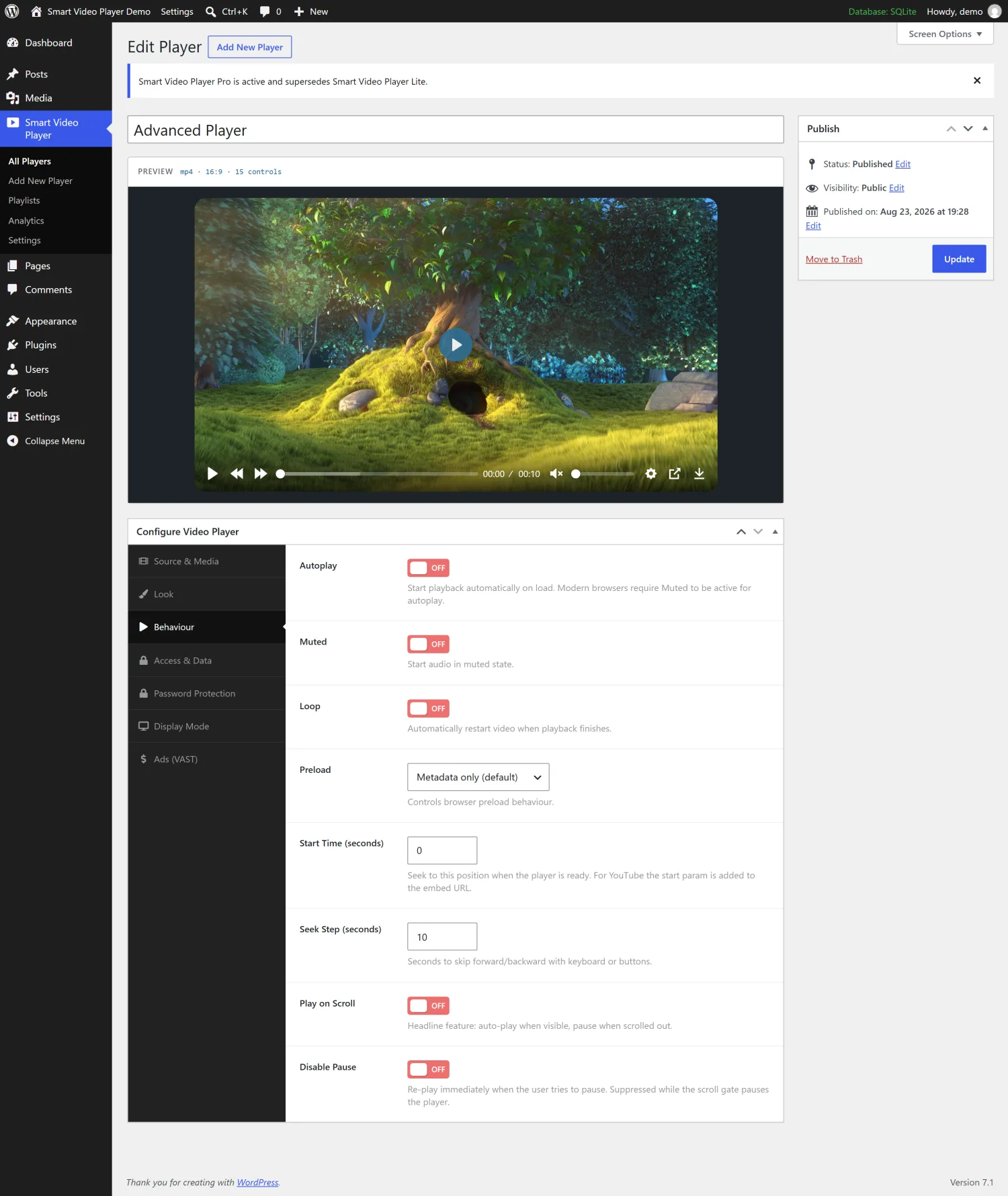 The Behaviour tab of the player editor with autoplay, loop, play-on-scroll and threshold settings.